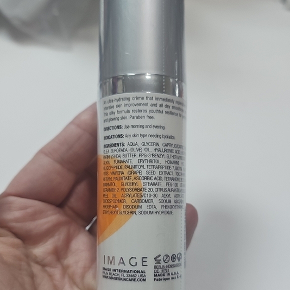 Vital C Hydrating Intense Moisturizer - Silver and Orange - Picture 2 of 5